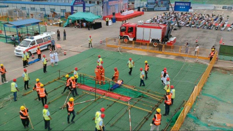 泾河新城举办建筑工地安全生产事故应急救援演练活动